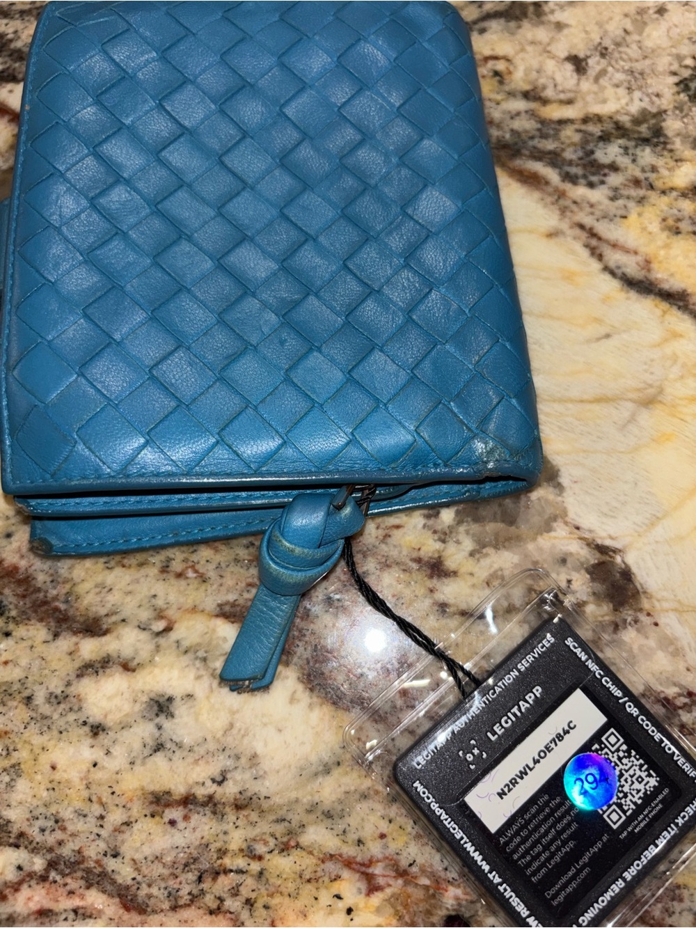 Bottega Veneta Wallet 💯 authentic - Picture 10 of 13